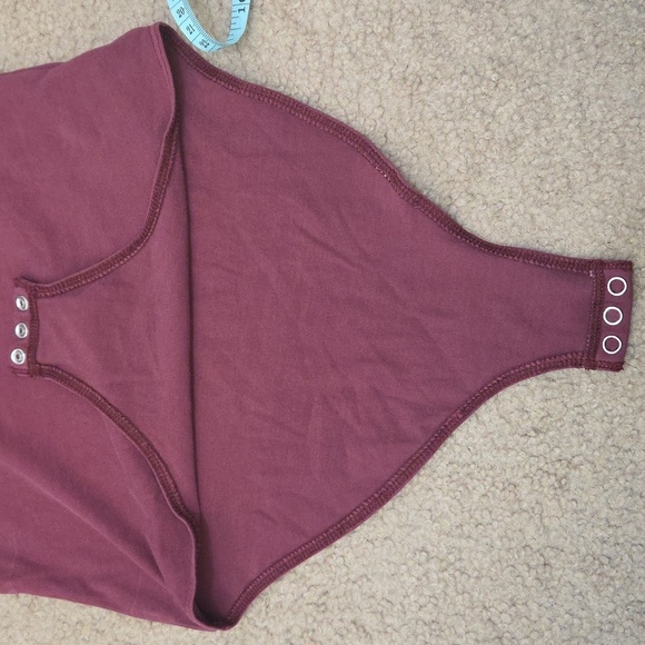 American Eagle Cotton Stretch Burgundy Long Sleeve Open Back Bodysuit Size XS - Picture 6 of 7